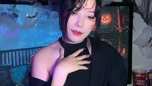 WonderMira online show from 10/30/25, 01:34