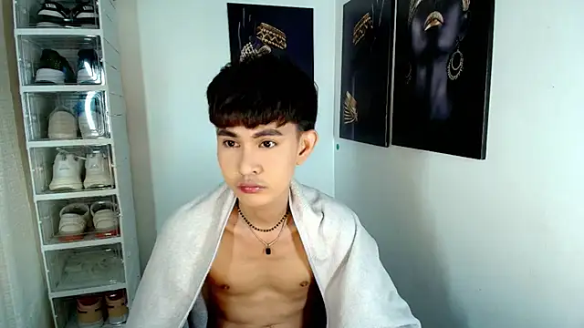 xxxhugecocktwinkxxx online show from 11/04/25, 05:45