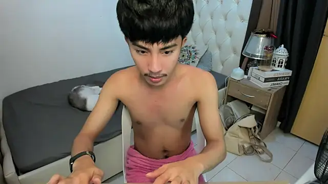 xxxhugecocktwinkxxx online show from 11/21/25, 05:11