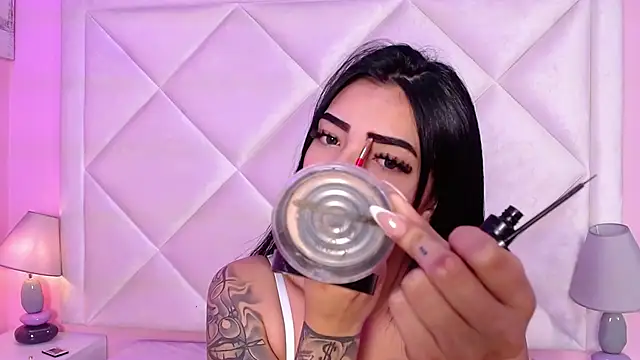 Miaa Smithh   online show from 10/24/25, 11:39