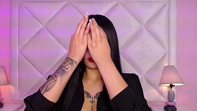 Miaa Smithh   online show from 10/30/25, 12:28