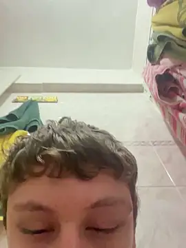 Snapshot of efeeee35 chatting on 10/16/25, 10:16 efeeee35 online show from 10/16/25, 10:16