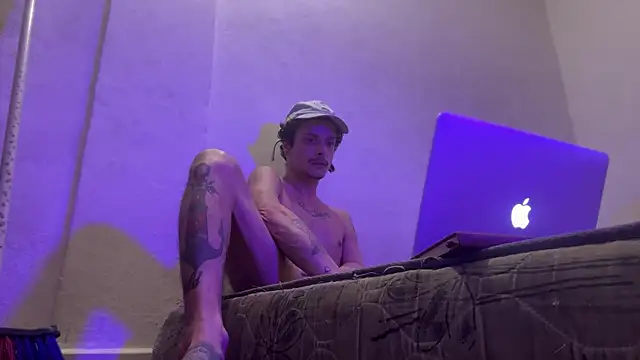 chrisalmeid  online show from 04/05/26, 08:11