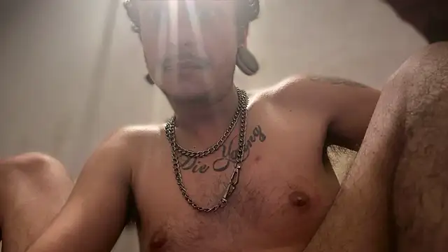 Snapshot of chrisalmeid_ chatting on 04/28/26, 04:50 chrisalmeid online show from 04/28/26, 04:50