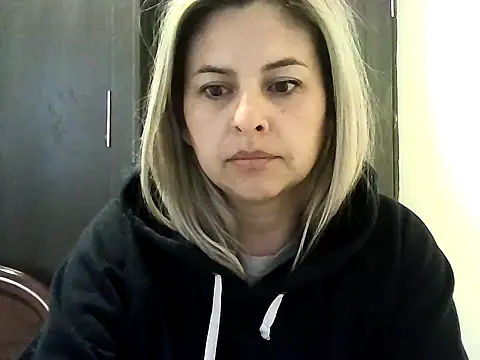 Valery  Rouse  online show from 10/19/25, 02:18