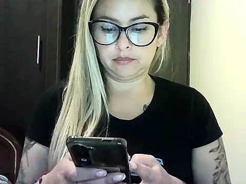 Valery  Rouse  online show from 12/14/25, 10:47