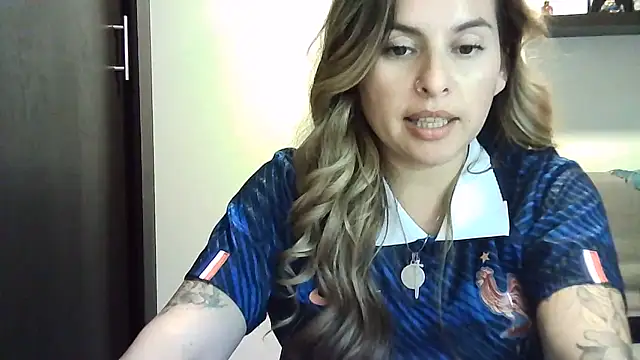 Snapshot of Valery__Rouse_ chatting on 06/17/26, 12:02 Valery Rouse online show from 06/17/26, 12:02