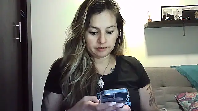 Snapshot of Valery__Rouse_ chatting on 06/19/26, 04:06 Valery Rouse online show from 06/19/26, 04:06