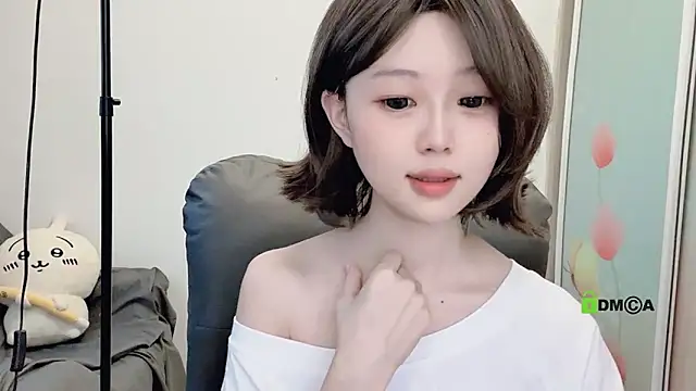 Snapshot of gummy-candy chatting on 10/05/25, 01:37 gummy-candy online show from 10/05/25, 01:37