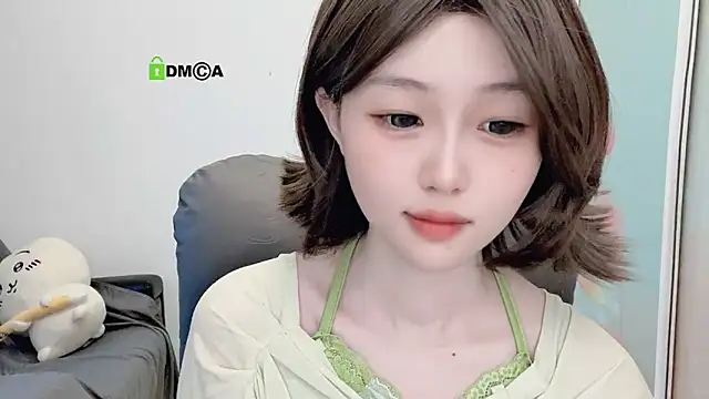 Snapshot of gummy-candy chatting on 10/17/25, 02:26 gummy-candy online show from 10/17/25, 02:26