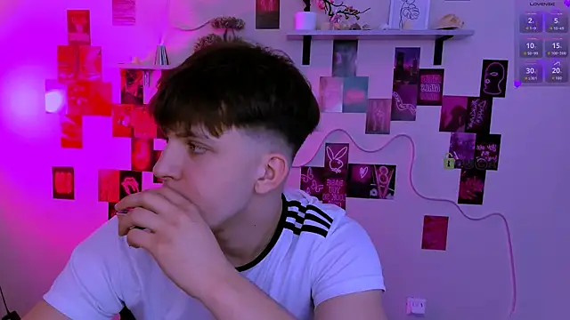 travis wolf  online show from 04/03/26, 08:56