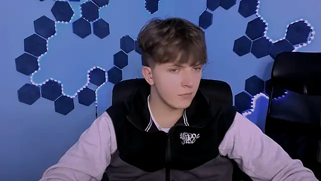 travis wolf  online show from 04/17/26, 08:50