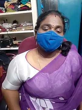 Snapshot of Tamil_Kavitha10 chatting on 01/16/26, 05:06 Tamil Kavitha10 online show from 01/16/26, 05:06