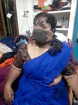 Snapshot of Tamil_Kavitha10 chatting on 04/15/26, 06:15 Tamil Kavitha10 online show from 04/15/26, 06:15