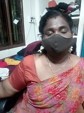 Snapshot of Tamil_Kavitha10 chatting on 04/19/26, 05:01 Tamil Kavitha10 online show from 04/19/26, 05:01