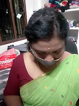 Snapshot of Tamil_Kavitha10 chatting on 06/13/26, 04:05 Tamil Kavitha10 online show from 06/13/26, 04:05