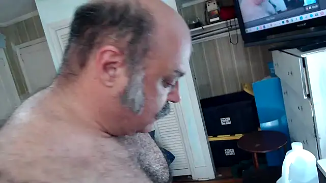 Snapshot of bullmusclejoe chatting on 04/21/26, 02:51 bullmusclejoe online show from 04/21/26, 02:51
