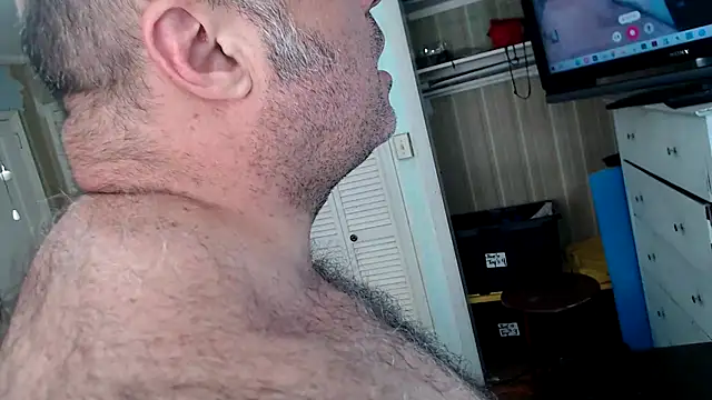 Snapshot of bullmusclejoe chatting on 05/18/26, 10:48 bullmusclejoe online show from 05/18/26, 10:48