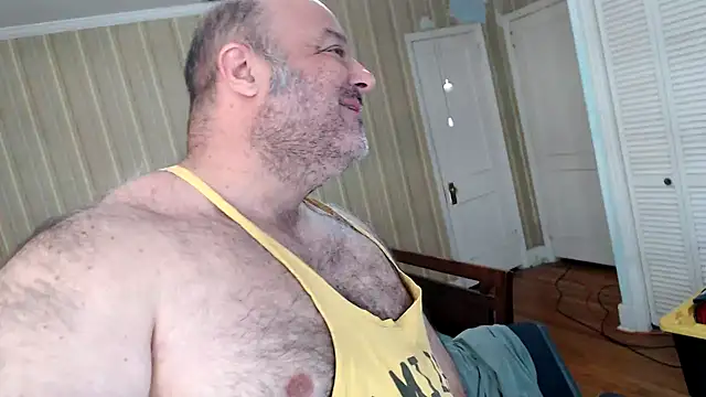 Snapshot of bullmusclejoe chatting on 05/27/26, 03:31 bullmusclejoe online show from 05/27/26, 03:31