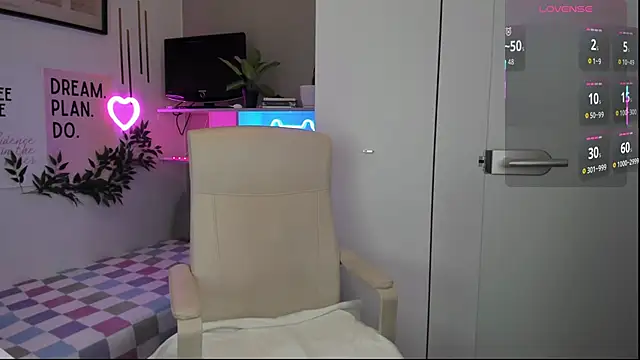 Snapshot of DianaGalaxy chatting on 09/26/25, 01:15 DianaGalaxy online show from 09/26/25, 01:15