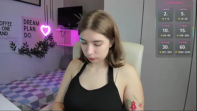 Snapshot of DianaGalaxy chatting on 09/27/25, 08:25 DianaGalaxy online show from 09/27/25, 08:25