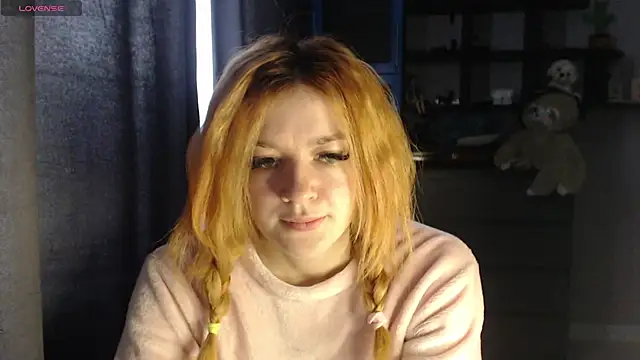 Snapshot of __Elina__ chatting on 10/10/25, 04:44 Elina online show from 10/10/25, 04:44