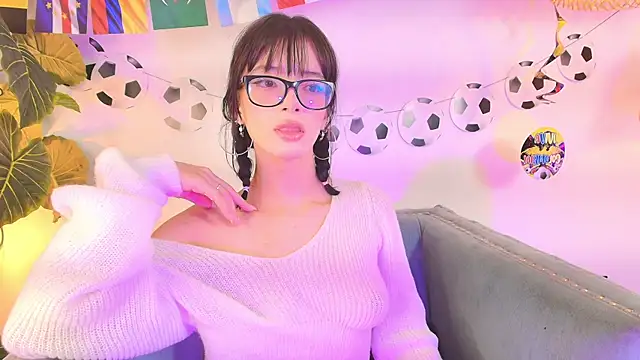 Snapshot of Sweet_1Angel chatting on 06/27/26, 05:01 Sweet 1Angel online show from 06/27/26, 05:01