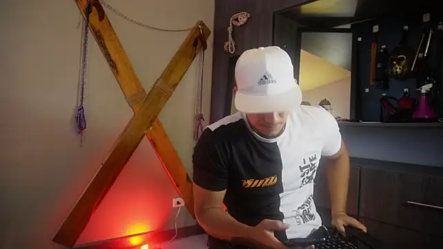 massimo vidal  online show from 09/15/25, 02:50