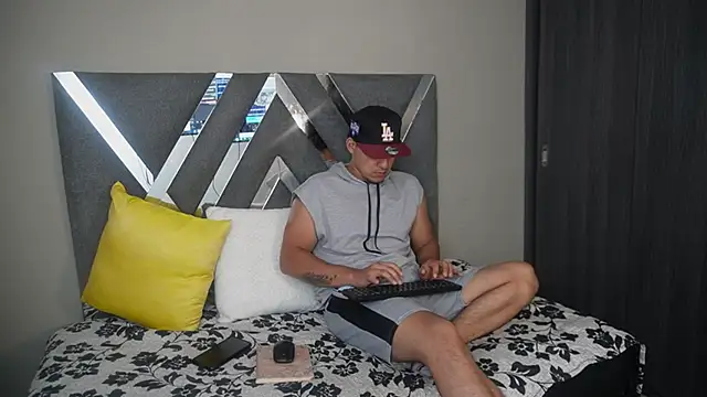 massimo vidal  online show from 09/23/25, 12:08