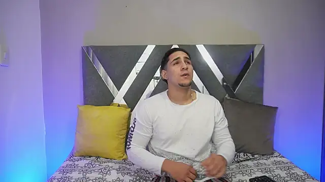 massimo vidal  online show from 10/03/25, 03:58