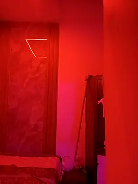 SaraBust online show from 10/18/25, 02:25