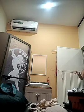 SaraBust online show from 10/22/25, 03:12