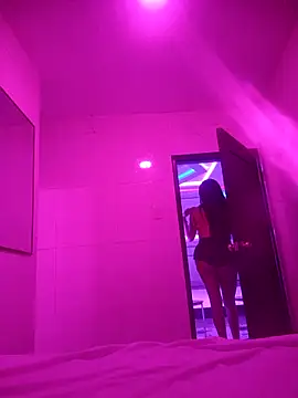 SaraBust online show from 11/21/25, 09:02