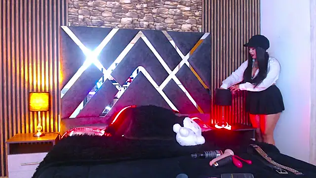 Snapshot of aurora_hs chatting on 09/19/25, 03:19 aurora hs online show from 09/19/25, 03:19