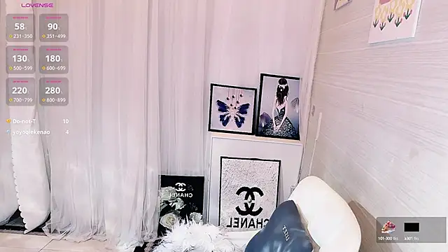 Snapshot of Scarlett-oracle chatting on 09/13/25, 12:49 Scarlett-oracle online show from 09/13/25, 12:49