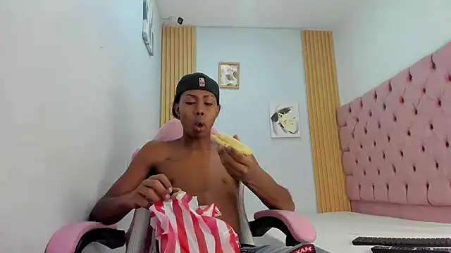 Jax Maliq online show from 10/30/25, 02:24