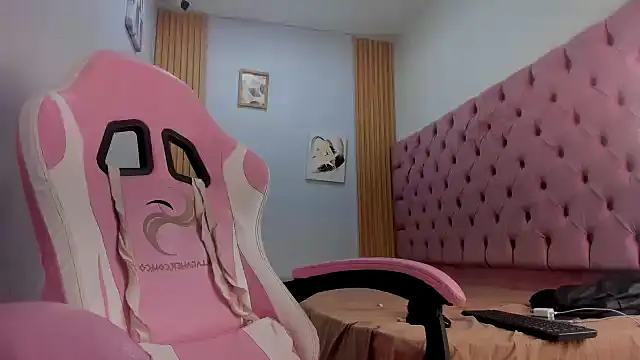 Jax Maliq online show from 11/12/25, 02:45