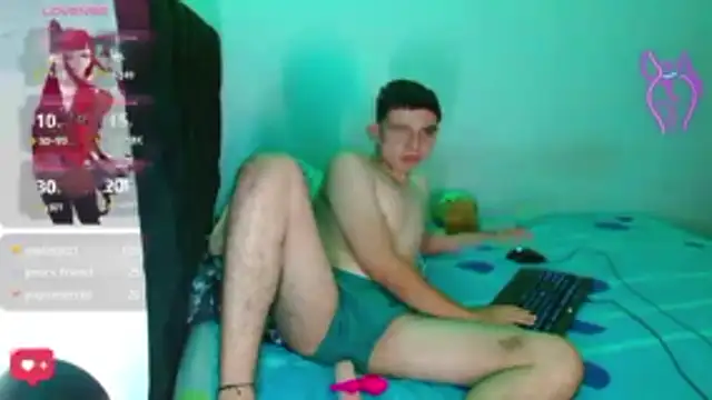 Snapshot of NoahAyala chatting on 11/11/25, 06:02 NoahAyala online show from 11/11/25, 06:02