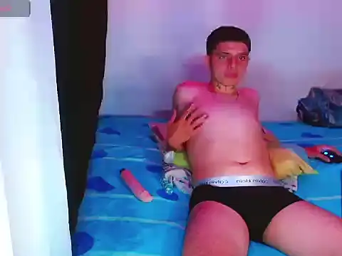 Snapshot of NoahAyala chatting on 11/16/25, 01:33 NoahAyala online show from 11/16/25, 01:33