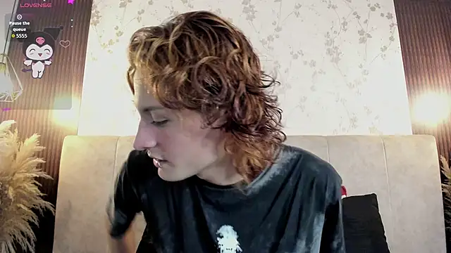 Snapshot of DarcyCullen chatting on 09/15/25, 11:43 DarcyCullen online show from 09/15/25, 11:43