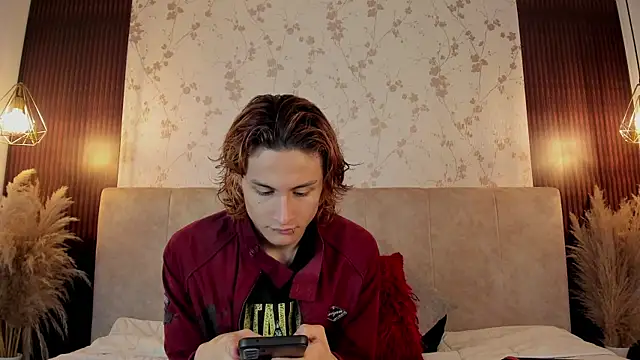 Snapshot of DarcyCullen chatting on 09/19/25, 11:33 DarcyCullen online show from 09/19/25, 11:33