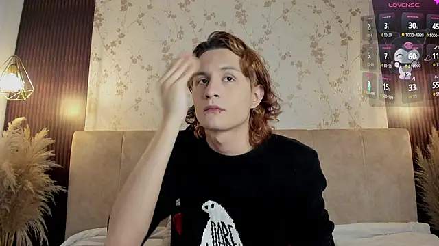 Snapshot of DarcyCullen chatting on 09/23/25, 11:24 DarcyCullen online show from 09/23/25, 11:24