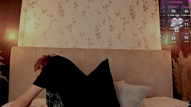 Snapshot of DarcyCullen chatting on 09/25/25, 11:36 DarcyCullen online show from 09/25/25, 11:36