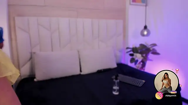 aby smiith  online show from 10/14/25, 09:26