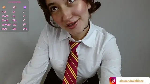 Snapshot of AlessandraLB chatting on 09/10/25, 10:15 AlessandraLB online show from 09/10/25, 10:15