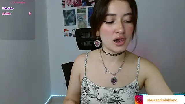 Snapshot of AlessandraLB chatting on 09/18/25, 10:39 AlessandraLB online show from 09/18/25, 10:39