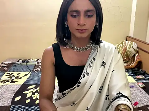 LuvLayla online show from 12/20/25, 07:43