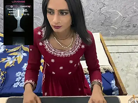 Snapshot of LuvLayla chatting on 07/26/26, 01:07 LuvLayla online show from 07/26/26, 01:07