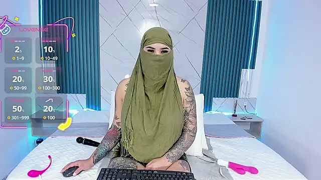 Nayla-Mouna online show from 11/12/25, 07:35