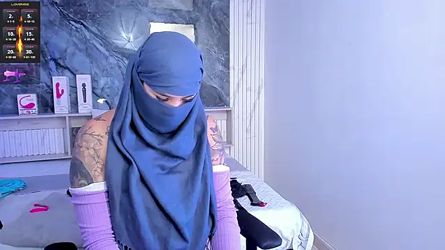 Snapshot of Nayla-Mouna chatting on 07/15/26, 12:21 Nayla-Mouna online show from 07/15/26, 12:21
